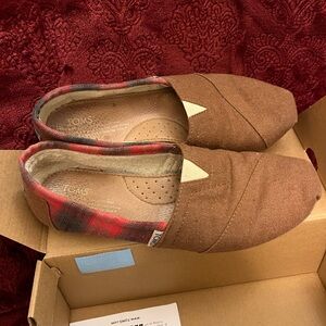 Toms Brown and Red Plaid Flats